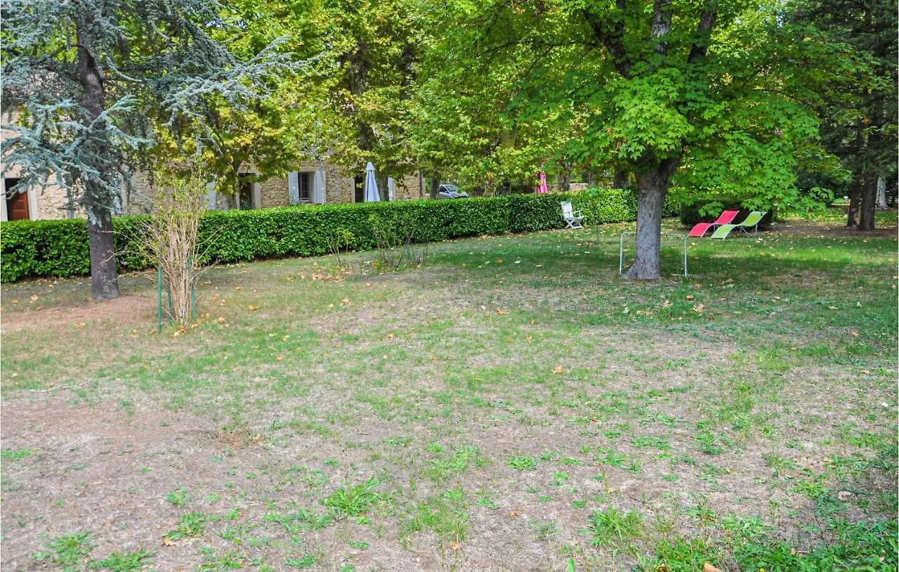 2 Bedroom Beautiful Apartment In Rustrel